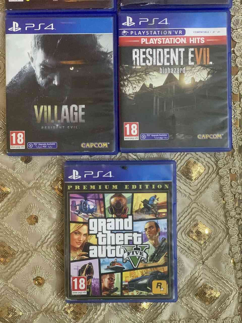 بلي فور اخو الجديد ما مفتوح ملحقاته كلها كامله +كارتونه مالته موجوده ويا 5 اقراص + يده الاصليه مال جهاز + يوبي اس جهاز مثل ما موضح بل صوره جهاز نضيف يشهد عليه الله جهاز لا مفتوح ولا بي نقص رقم *********** السعر قفل 300
