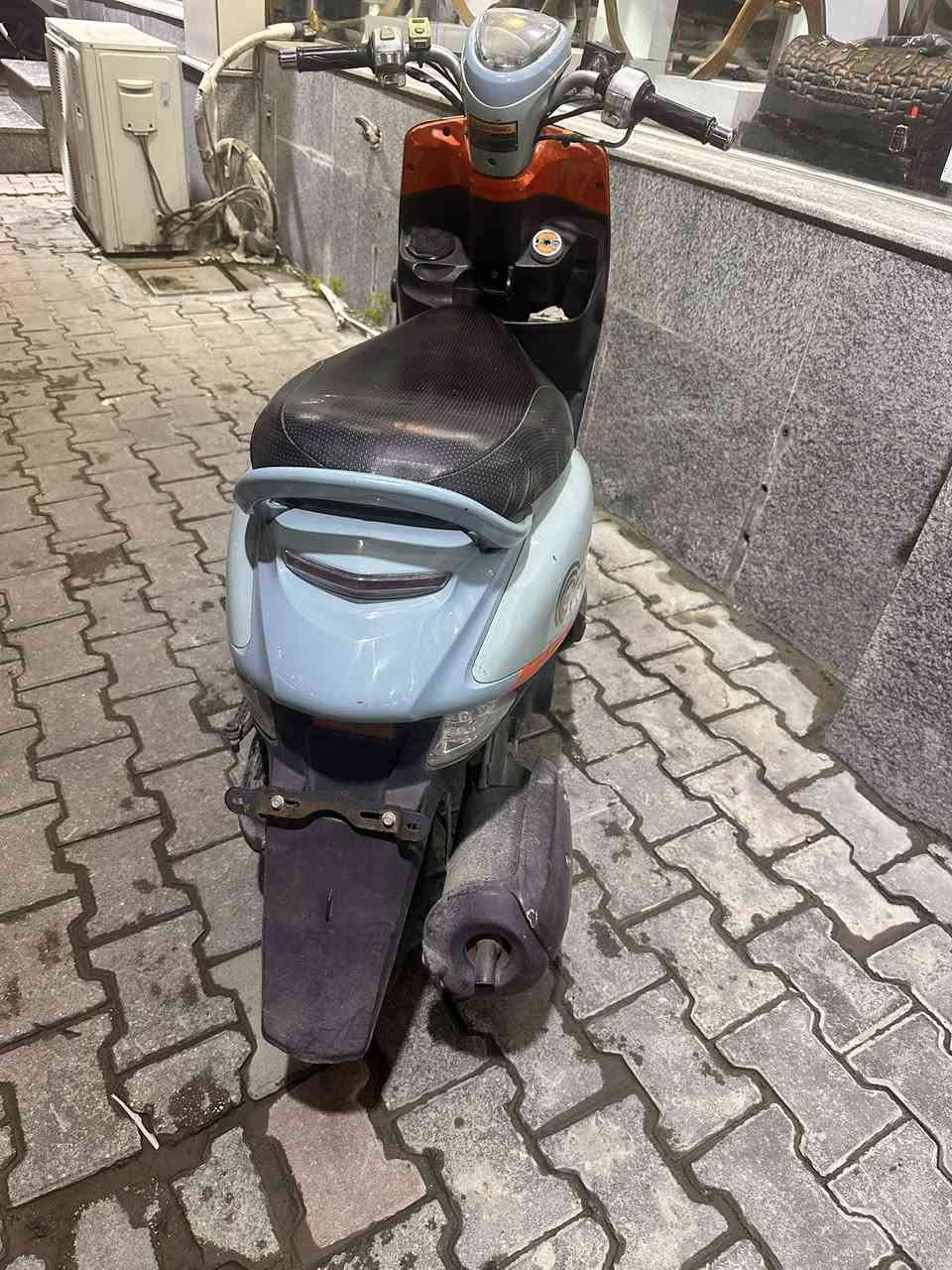 السلام عليكم دراجةبوليس جديدة ممفتوحة الجاملغ الكدام مكسور وموجود للي يريده امًا باقي التفاصيل كلها مكفوله ودراجه مرتبه بلمشي كلش زينه وأي اعطال ما بيها  سعرها 800 وبيها مجال ***********مكاني كربلاء شارع السناتر
