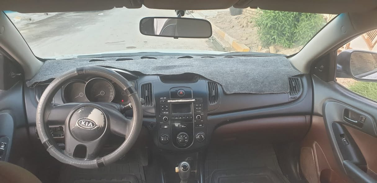 سيراتو موديل ٢٠١٢ محرك ١٦٠٠ دوش گير ٦ نمر . حدادية ٧٠ بالميه . تبريد شغال .. سياره بأسمي تحويل مباشرةً . بيها طخه بالجملغ الأيمن فقط .. السياره بيها جراد فقط بالبنيد و الجنطه لا غير ... سياره مكفوله و جاهزه .. ما متعوبه من الدوام للبيت... سعرها ٨٠ ورقه وبيها مجال قليل .. مكاني ناصريه قضاء الشطرة 
رقمي تليفوني ***********
