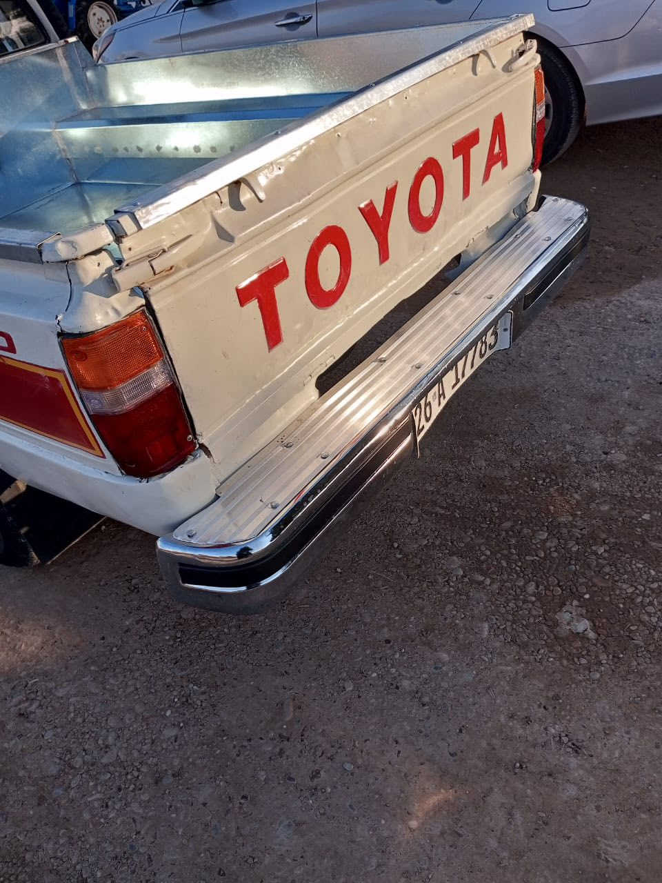 سلام عليكم للبيع موديل 88رقم صلاح الدين دولي بيهه صبغ بنيد وجامرلق محرك شرط السعر 50وبيهه مجال مكان صلاح الدين الضلوعيه ***********
