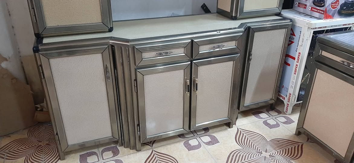 معرض العماد//كاونتر تفصال نزال مترين وسنك متر ونص اي عيب مبي للأستفسار ***********//*********** كركوك, العراق
