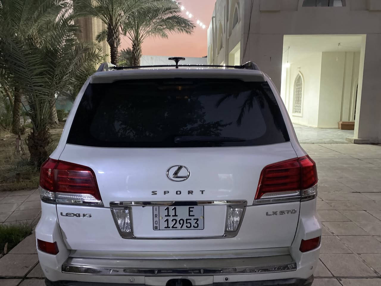 سلام عليكم لكزز موديل 2011سياره كفاله عامه ماعدا بارد بلبنيد شي قليل علئ كد اربع أصابع محرك 5700 سياره ماشيه 158الف سياره بأسمي وشوف العين معروفه مواصفات لكزز السعر 335ً وبيها مجال شي قليل حگ الجيه فقط عنوان السياره بغداد المشتل ***********
