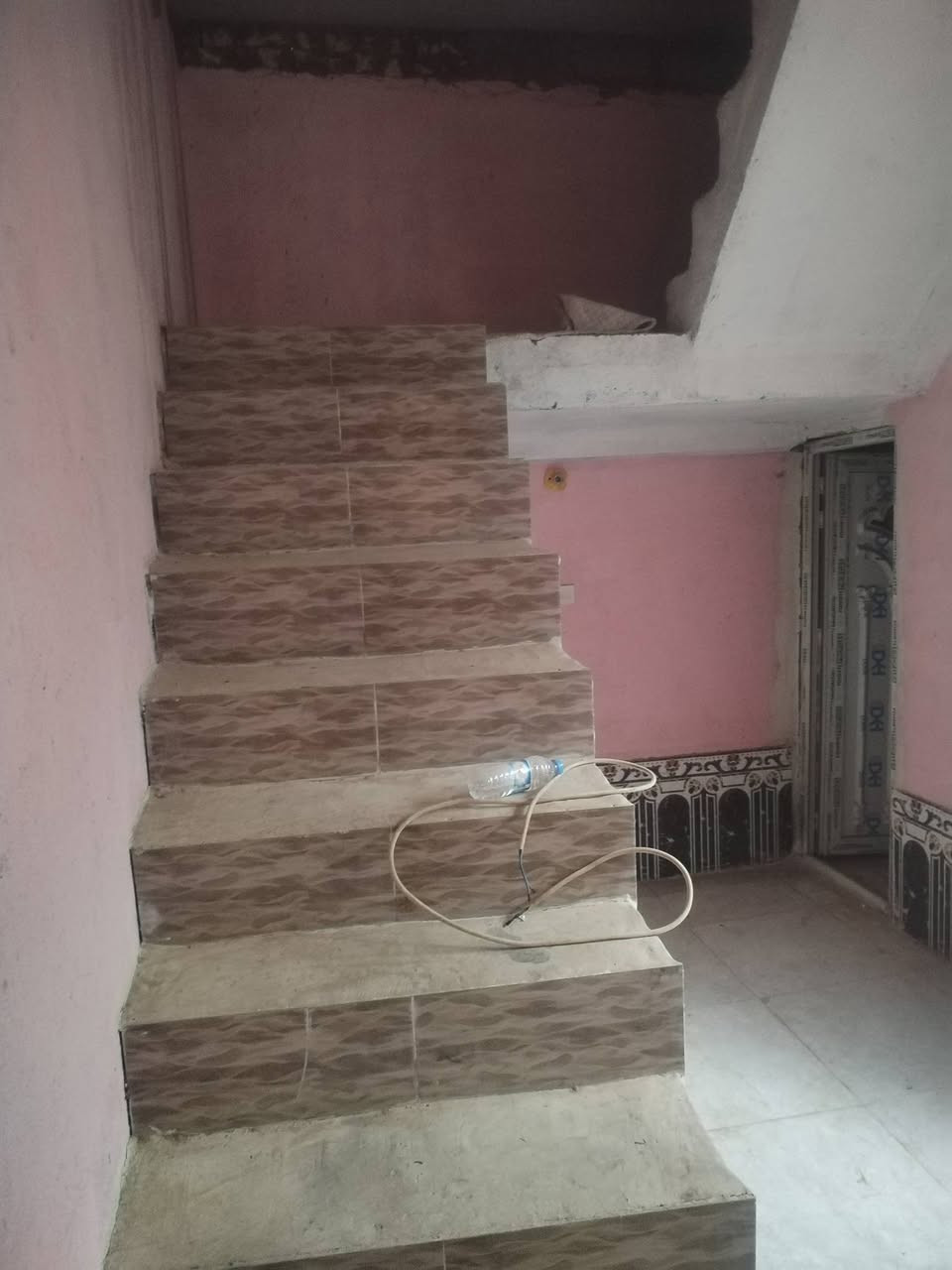 السلام عليكم
يوجد بيت إيجار في خنيطلة الزراعي
ايجاره ٢٠٠ الف
يحتوي على غرفه +ديوانية +صاله +صحيات
بيت نظيف و مرتب
الاستفسار أكثر الأتصال بالرقم *********** او راسلني
