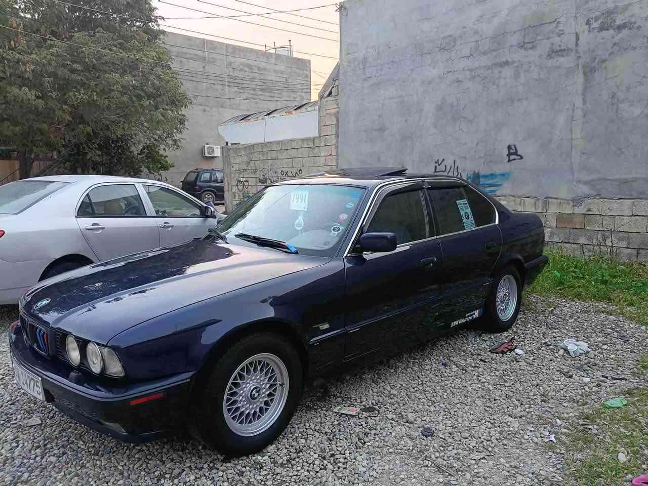 بي ام 525 
مسكر عدل 
مةوديل 1991 
اوتماتيك كير مةكينه شرط 
صوبغى عام 
سيارة زور جوانة 
سعرى 55 ومجالى هةية 
شونية كةلار
*********** Singapore
