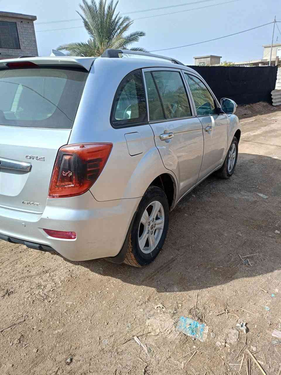 ليفان إكس 60 العنوان واسط الدبوني السنوية نافذة موديل 2015 السعر ٦٥ ورقة وبيها مجال ***********
