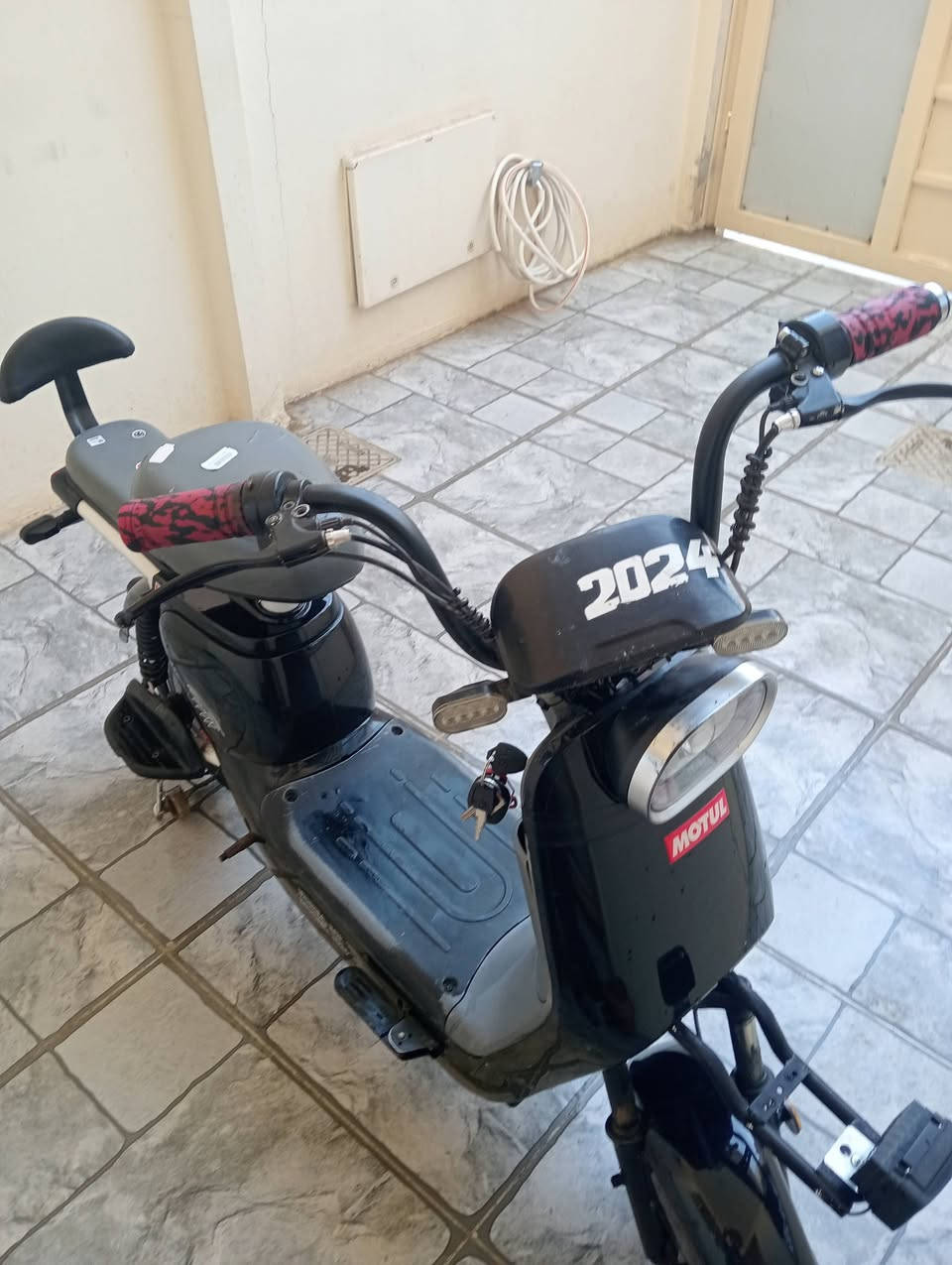 السلام عليكم ورحمة الله وبركاته 
عندي ماطور حجم 14 السعر200مكاني ايسر حي الفلاح


**إذا كنت صاحب هذا الإعلان وتريد حذفه لأي سبب، رجاءا أرسل رسالة إلى الدعم الفني**