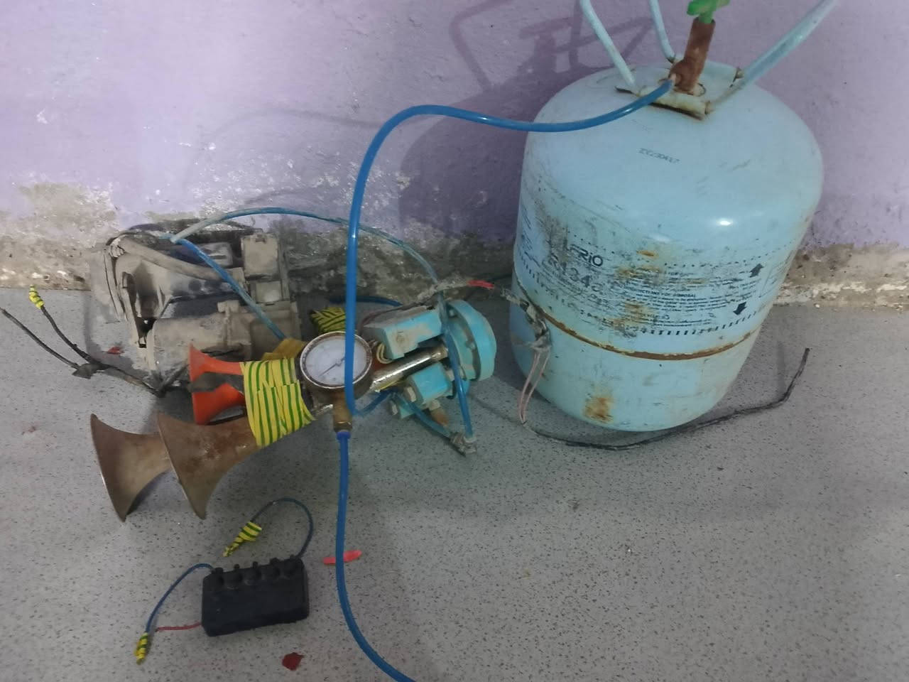 السلام عليكم هورن (براد)شغال تعال وشد 4 نغمات بس وحده عطلانه لبيع او مراوس بهورن بوش ايراني
رقم ***********
