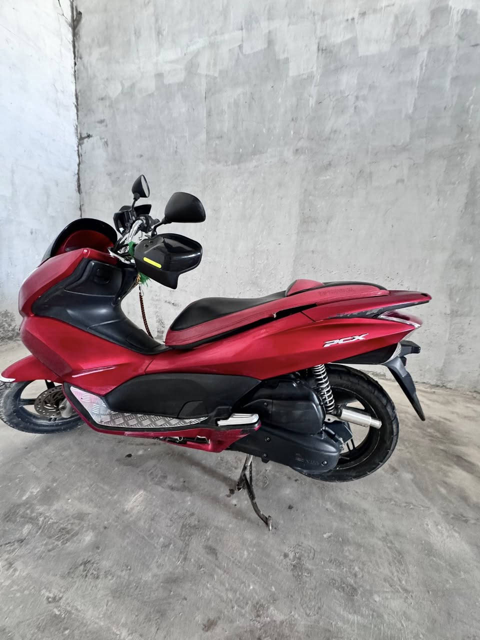 سلام عليكم للبيع pcx ياباني نظيفةسعر 1300 المكان بغداد الدورة رقم***********
