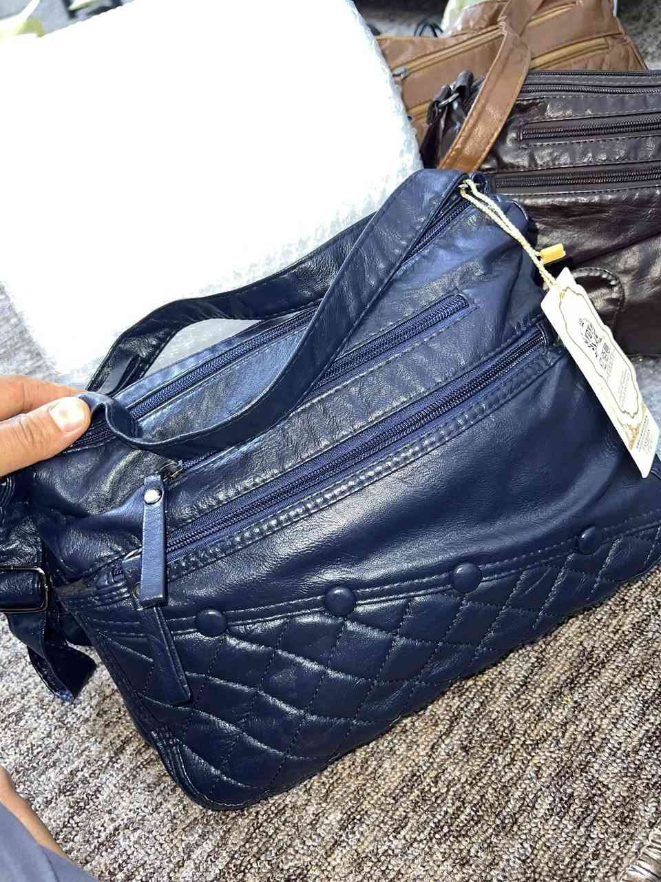5 قطع بقن جلد سوفت طري نوعيه زينا السعر جمله الكل 25 الف مفرد سعر القطعه 8 الاف دينار الي يحب يطلب الحجز واتساب***********.

