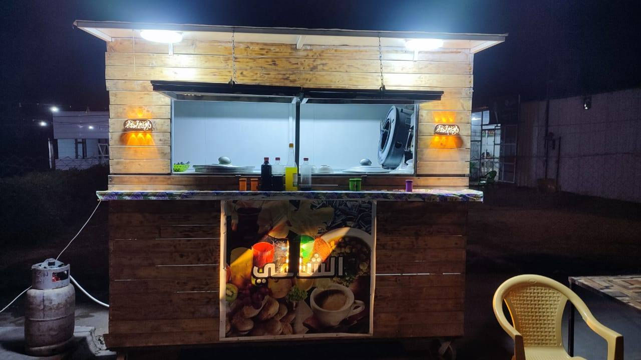 السلام عليكم
كشك  تزكام ثقيل متنقل للبيع لعدم التفرغ له 
بي فتحتين 
باگلة
 ولبلبي 
وترهم اي شي اكلات شعبية وكذلك عصائر طبيعية 
يعني اي مشروع تكدر تفتحة بي 
الي ابو مصلحة ويريد يسترزق منة 
الطول مترين ونص 
العرض متر ونص تقريباً 
الإرتفاع مترين 
مع كافة ملحقاتة 
طباخ عدد 2
مع منظم وصوندات 
وكذلك كهربائيات كاملة وجديدة 
ومجهز بمنظومة غاز يعني يشتغل كل الموجود البي علة قنينة وحدة 
يعني بس تتوكل  وتبيع والله يفتحها بوجهك 
للاستفسار ***********
واتساب او ماسنجر كذلك موجود
المكان في الديوانية ويوجد نقل لكل المحافظات 
السعر 900 بي مجال
