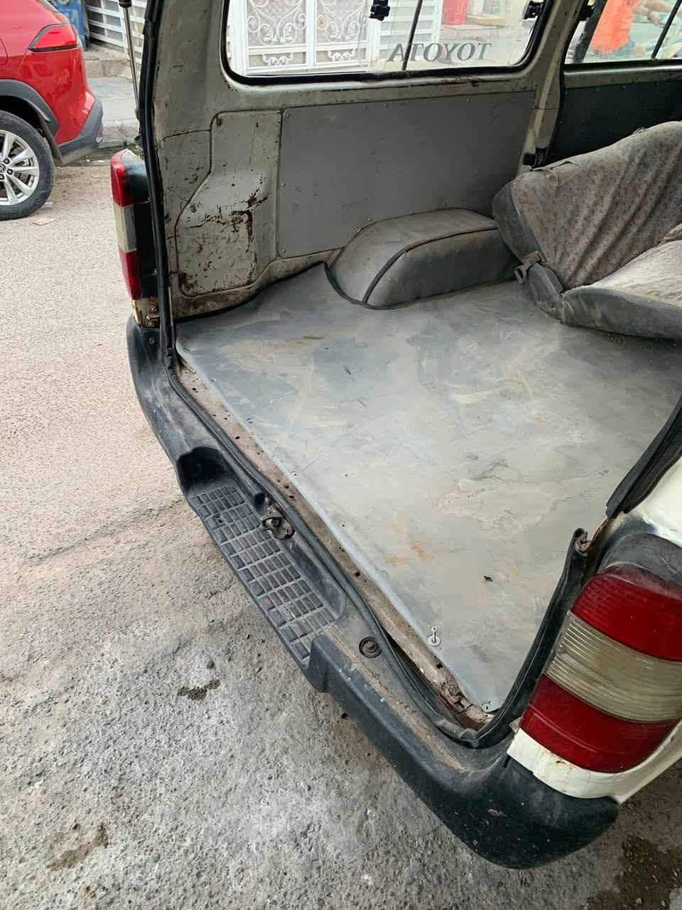هايسه 94  بغداد 
مصفره هيئه وغرامات 
رقم جديد انكليزي حمل 
محرك وكير بطه جدد 
سعر 33 
عنوان بغداد الشعب
***********
