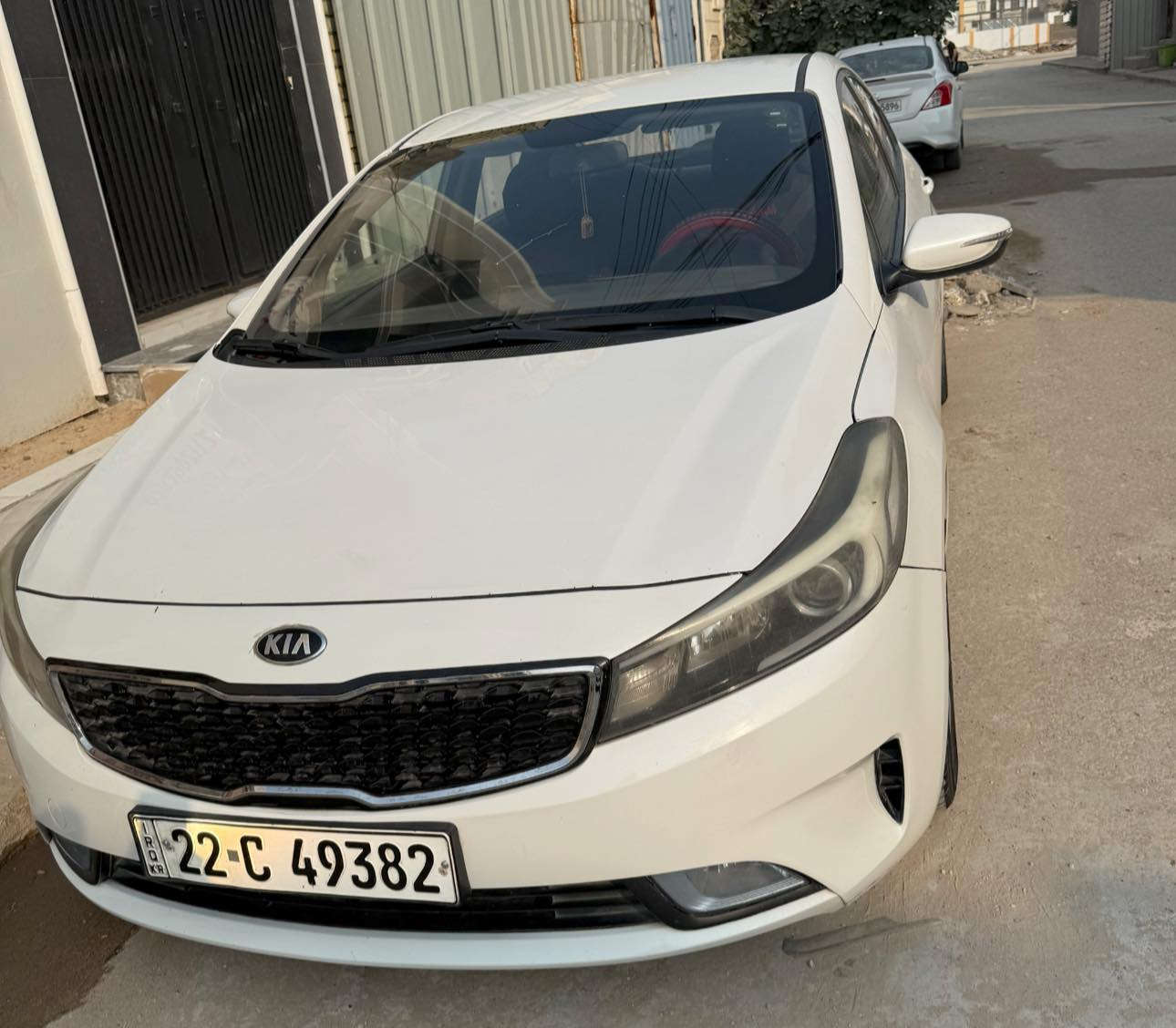 السلام عليكم 
كيا سيراتو 2017 وارد خليجي 
محرك 1600
 ((بيها باب الراكب مبدل بواحد أصلي بلادي وقطعة صغيرة بحجم كارت مبينة بالصورة بالباب الي خلف الراكب))
مكان السيارة النجف حي الوفاء
السعر ب 125 وبيها مجال 
***********
