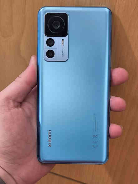 Xiaomi 12T Pro ماعندي توصيل 
ذاكره256
معالج Snapdragon® 8+ Gen 1 Mobile Platform

ثماني النواة بتردد يصل إلى 3.2 جيجاهرتز
120هرتز 
90فريم 
تك سيمكرت 
سعر 275
عنوان مدينة الصدر قطاع 2
رقم، ***********
