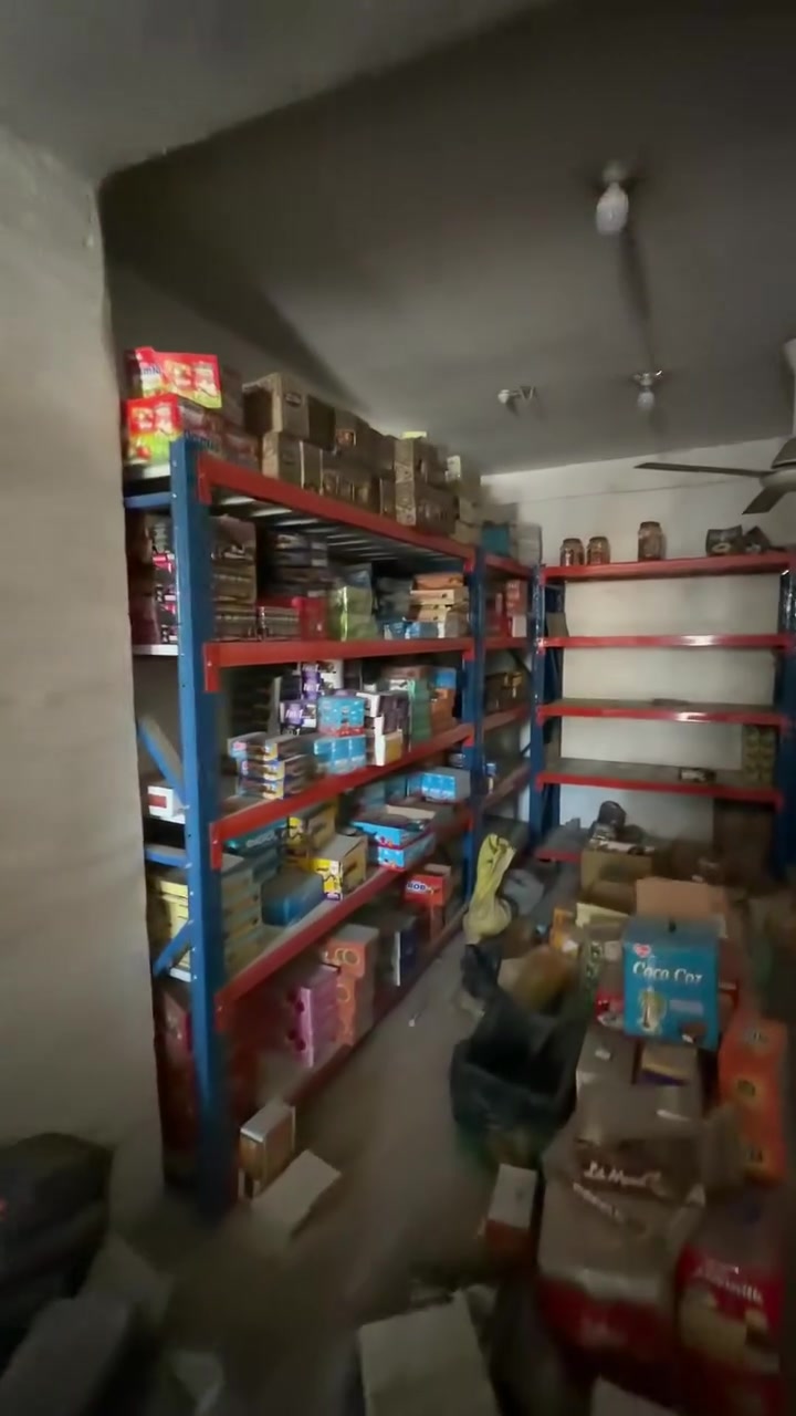 رفوف حديد ثقيلة وممتازة للبيع (عدد 9) 📦
الحالة: نظيفة وجاهزة للاستخدام الفوري (كما هو واضح في الصور
بغداد الحرية 
***********
