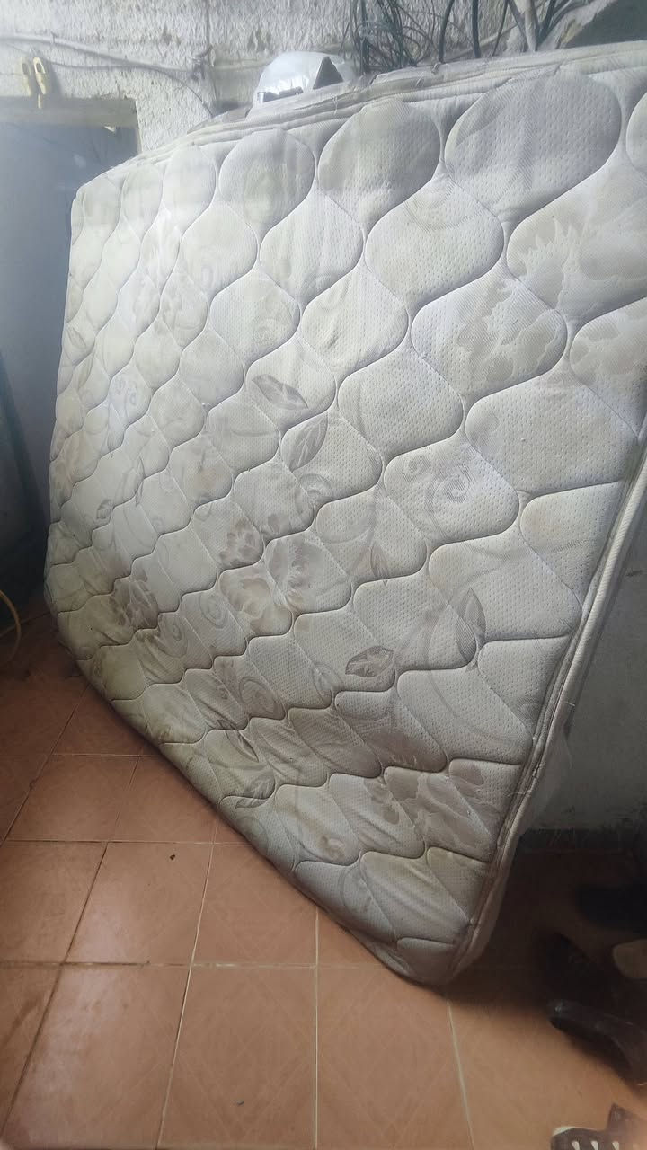فراش نفرين سبرنك وسفنج الداخل مستخدم للبيع بسعر 40 الف وبي مجال للطيبين ممتواجد على فيس اتصال ***********
