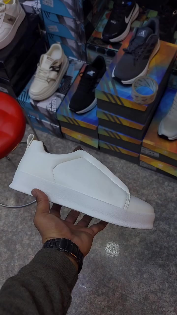 الوحش وصل 😎❤️‍🔥 يم @black_shose99 متوفر بألوانه وقياساته وبسعر 15 الف فقط ديلا اريد احركها حراك😂🔥
العنوان بابل_المسيب عمارة النسر محل Black shoes  ويتوفر توصيل لجميع أنحاء العراق راسلنا للحجر او اتصال والواتساب *********** تابعني لكل جديد وحصري وناري🔥
