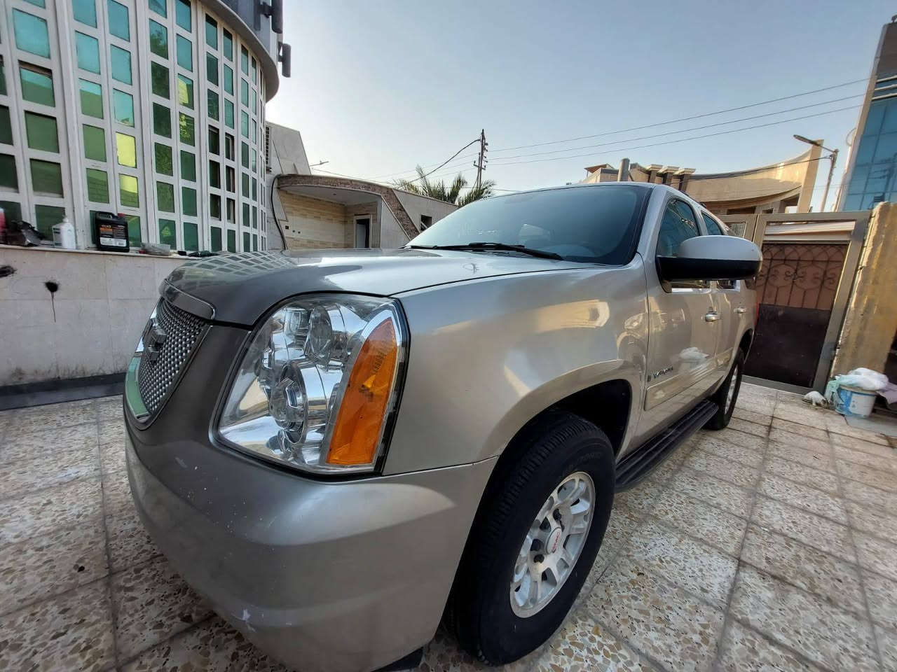 يوكن 2007 خليجي
180 
طبعا السوق كلشي بي 
هاي السيارة استخدامي الشخصي لمدة 8 سنة 
***********.
تحياتي للجميع.
