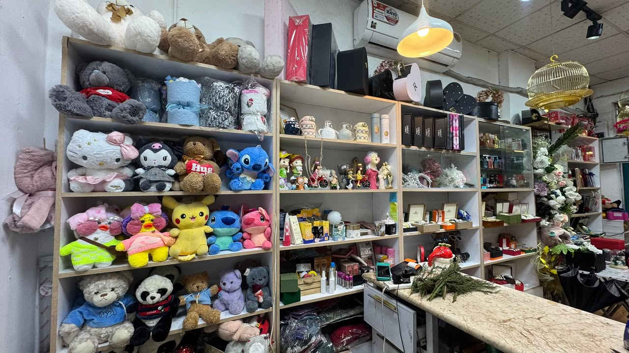 السلام عليكم رفوف MDF عدد4 ارتفاع مترين عرض متر ونص تقريبا جديد استعمال قليل مال محل زهور اريدهم ب350 الف 
للاستفسار ***********  واتسابببببب 
خاص مقفللللل
