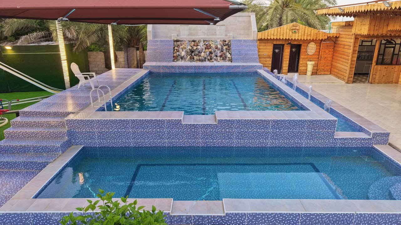 🌴🏡 مزرعة بيت الطيب 🏡🌴

إذا تريد تقضي أحلى الأوقات ويه الأهل والأصدقاء بأجواء كلها راحة وخصوصية ووناسة 😍
مزرعة بيت الطيب توفرلكم كلشي تحتاجوه حتى يكون يومكم كامل ومميز ✨

🔹 مسبح كبير ونظيف ومجهز بالكامل 🏊
🔹 جلسات عربية تراثية مرتبة ومريحة ☕
🔹 حدائق ومساحات خضراء واسعة 🌳
🔹 ألعاب أطفال آمنة وممتعة 👧🧒
🔹 بليارد وطاولات تسلية 🎱
🔹 منضدة وفيشة للشوي والجلسات 🔥
🔹 إنارة ليلية وأجواء هادئة 🌙
🔹 أماكن تصوير جميلة 📸
🔹 خصوصية تامة للعوائل
🔹 مناسبة للحفلات وأعياد الميلاد واللمات الحلوة 🎉
🔹 خدمات متكاملة وراحة طول اليوم 💚

عيشوا أجواء الراحة والاستجمام بمكان يجمع الفخامة والبساطة بنفس الوقت 🌿✨
مزرعة بيت الطيب… المكان اللي يخلي يومكم ذكرى حلوة ما تنسى 🤍

📍 للحجز والاستفسار 
الاتصال ع الارقام التالي 
***********
***********
***********
العنوان صلاح الدين قضاء -بلد-
علماً ان المزرعه موثقه ع تطبيق اجرلي
