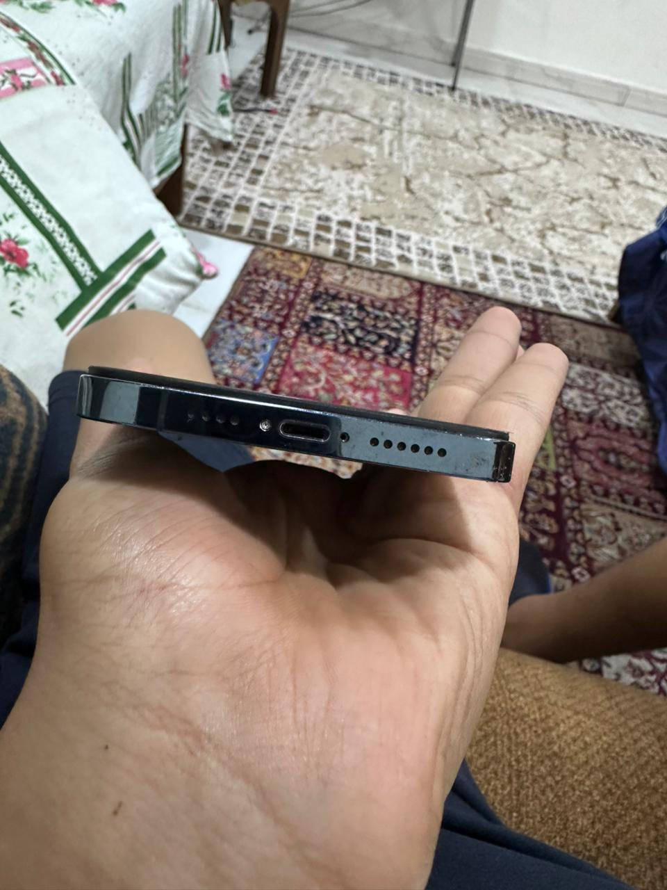 السلام عليكم
12 برو ماكس 
ذاكره 256
البطاريه 97
العنوان الدوره ابو طياره 
الجهاز شغال نقص بس ضهر حته امنضف او كامل فبس إيدي متوقف 
 وتساب ***********
السعر 265
