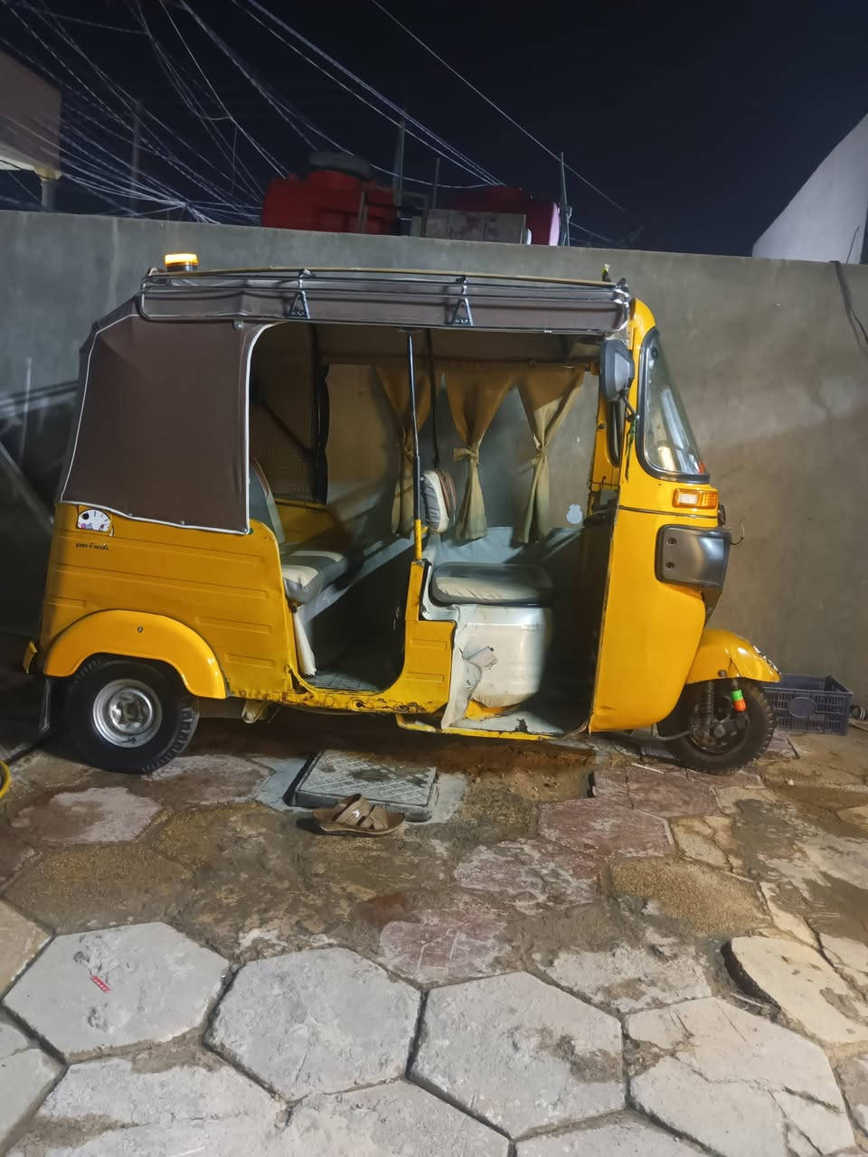 سلام عليكم تكتك للبيع رقم وسنويه تكتك نضيفه من عده الدوس الرقم *********** ***********
