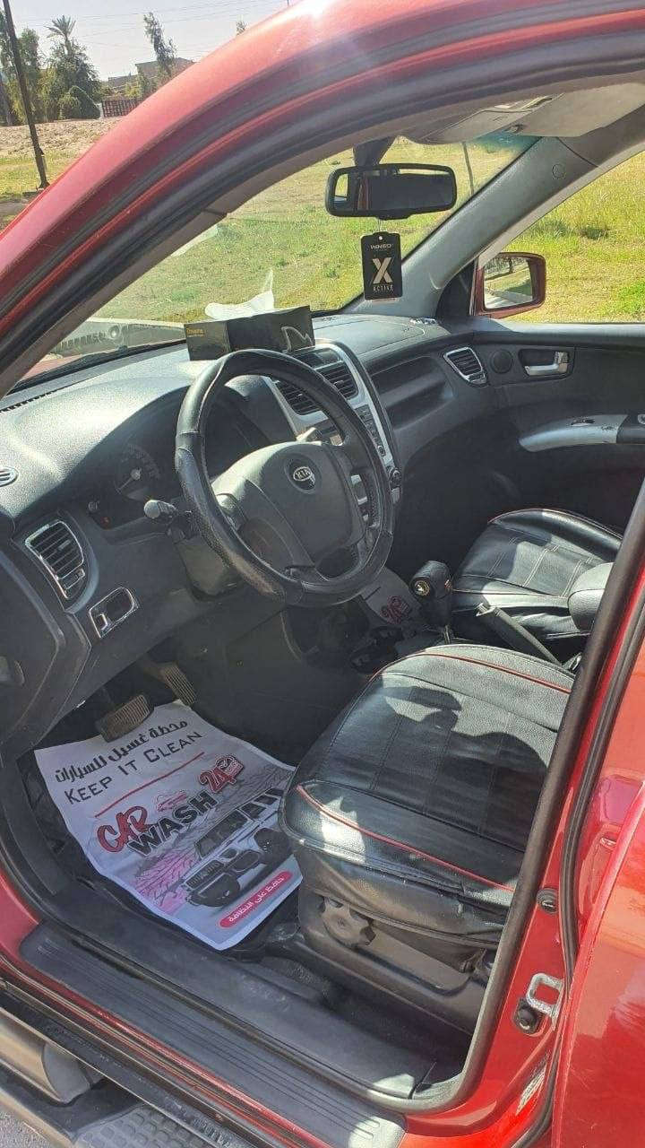 سبورتاج 2010 للبيع TLX أعلى فئة 
اللون أحمر و الداخل جلد اسود ، محرك دوش 2000 سي سي 4 سلندر ، كير و مكينة بلادية ، بيها فقط البنيد مرشوش بدون حادث و صبغ قليل فوق غطاء البنزين و باقي البدي صبغها البلادي ، تدفئة بالكشنات ، تحكم بالستيرن ، تدفئة و تبريد شغال بشكل ممتاز ، ماشية 183 الف حقيقي ، اللوحات رقم بغداد ، و السنوية بأسمي تحويل مباشر ثاني يوم ، سعر السيارة ( 105 ) و بيها مجال للشراي 

للاستفسار: الاتصال على الرقم ( *********** ) بيه واتساب
