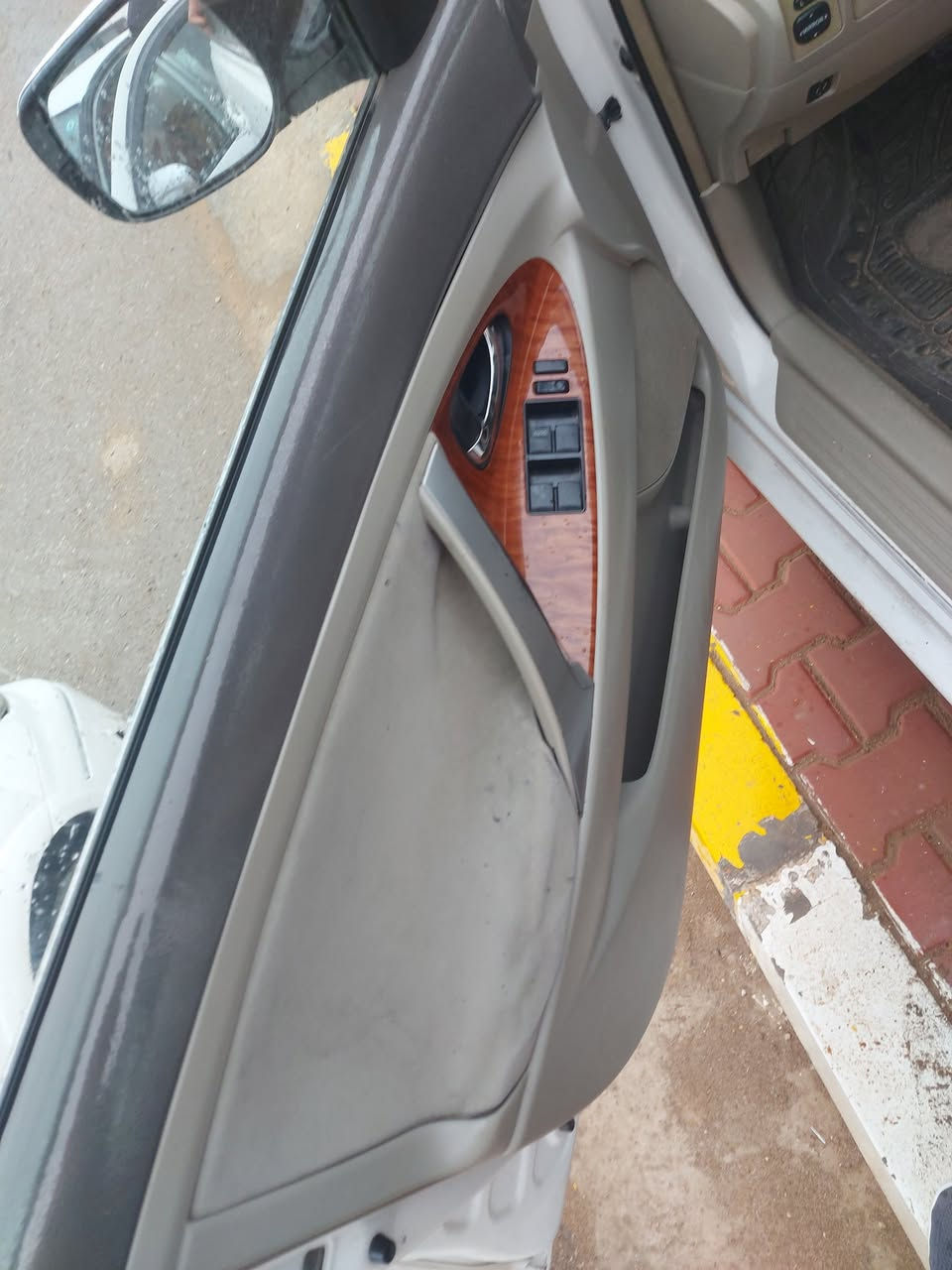 سلام عليكم كامري البيع موديل 2009خليجي فول مواصفات واحد علاواحد محرك وكير كفاله مكفوله من صبغ والضربه بيه بارد شي قليل السنويه 28الرقم بغداد تحويل ثانيوم ***********
