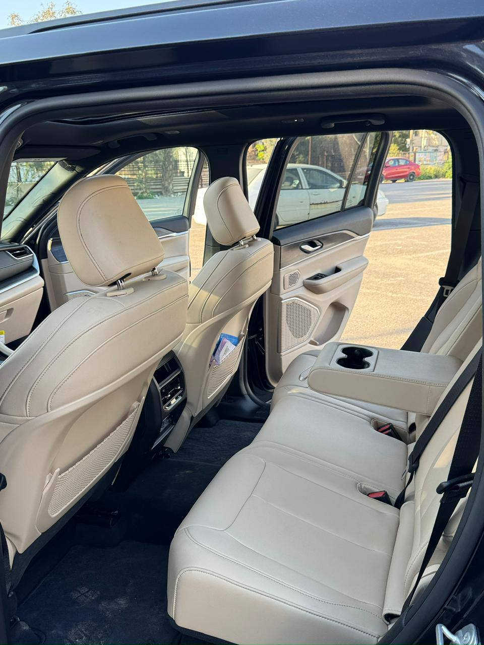 لسلام عليكم 
جيب كراند شيروكي 4Xeهايبرد+ بانزين + شحن  وارد امريكي 2024 
 بدون ايرباك 
الحادث چاملغ ايسر وطرف البنيد وچاملغ عكس السايق انطخ بالنقل وهم انصبغ ع كده
صور امريكا موجوده
🔴 حساسات خلفية
🔴 ‏‎حساسات جانبيه بالمري
🔴 خمسة راكب 
🔴 رادار 360 درجة 
🔴  تحديد مسار 
🔴 حساسات خلفية امامية 
🔴  تبريد قطعتين 
🔴 ️خمس انضمة قيادة 
🔴 بانوراما 
🔴 دفع رباعي. 
🔴 كير ماوس مع وضعيات القياده المختلفه للجبال والطرق الوعره والرمال والطين
🔴 شفتات ستيرن 
🔴 هاند بريك بصمه 
🔴 ️مقود جلد + تدفئة 
🔴 شفتات ستيرن
مواصفات 
1️⃣ لايتات لد 
2️⃣ هيترات في الكشن 
3️⃣ شاشات دجتل 
4️⃣ كراسي خزن ميموري  
5️⃣ سستم صوت ALPINEو دمام خلفي بلادي 
6️⃣ تشغيل عن بعد
7️⃣ نظام محاكاة العجلة الذكي 
8️⃣ نظام ملاحة 
9️⃣ نظام قيادة ذاتية بريك امامي خلفي اوتو (توقف ذاتي عند السهو)
🔟داخل مميز لون بيجي 
السعر 33000وبيها مجال 
ماشيه ١٢ الف
رقم بغداد
موجوده بغداد / العامريه
للتواصل 
***********
