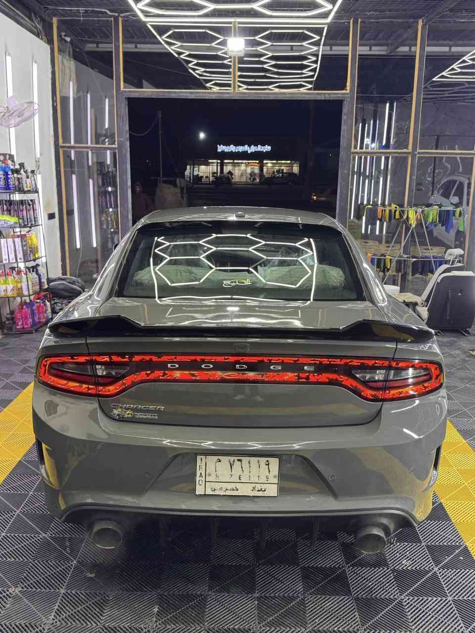 رمضان كريم
چارجر خليجي ٢٠١٨ 
گير ثمن نمر ومكينة ستة سلندر بالچيس على شرط الأدامة وتبديل الزيوت أول بأول 
حدادية نفض كامل بالكارتون البارحة شديتهة يعني اذا سمعت صوت طگة وحدة السيارة الك ببلاش 
السيارة كلهة كفالة عامة من الضربة والصبغ واللغود والشواصي والأيرباك عدة مكانات بسيطة بارد وأصل السيارة sxt محدثة gt بأحتراف وبالكامل يم مركز tnt الي بزيونة وعندي صورهة قبل التحديث 
السيارة ماشية 85 الف ميل على أيدينا كلهن على شرط ماشامة ريحة الخط 
تخم تاير تايلندي مو صيني هم مصارلة شهر من شديتة 
بوليش وحمام ونانو سيراميك يم مركز الخليج قبل ساعة من كتابة المنشور يعني هاي الصور هسة ماخذهن والشغل شوفة عينك 
الأضافات الي عليهة كالآتي استاذي:-
ليد متغير ٦٤ لون وبي تقريباً ١٢٠٠ حركة بين الرماش والمتغيرات 
شفقة ودفيوزر وملاعيب من شنايزر 
صالنصة رياضية تفتح وتسد شوكت ميعجبك عالريمونت وسطية يعني لا تجيم ولا تنسد والصوت ما شاء الله 
منضومة زينون بالكامل بين البلوجكتر والعدسة 
مواصفات الخليجي معروفة بس للميعرف :-
برمجة مراوح وراديتر بلادي ومناسبة لجو العراق 
فچوچ ودسكات الأمامية مال ثمانية سلندر 
شاشة وشاشة دشبول ومساعد صوتي كلهن عربي بالكامل 
السعر 218 وبيها مجال 
مكان السيارة ديوانية 
***********
