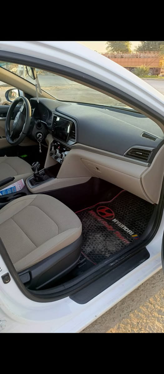 سلام عليكم
النترا 20 خليجي 
سياره جديده 
محرك 2000
كير AT المرغوب
السونار بلمنشور 
السعر 155 وبي مجال 
مكان بابل 
للاستفسار 
***********
