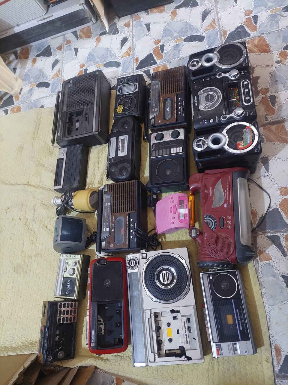 للبيع اجهزه شلع بيهن يشتغلن وبيهن عاطلات  ١٧ قطعه اليريدهن على الخاص او على الرقم ***********  مكاني كربلاء
