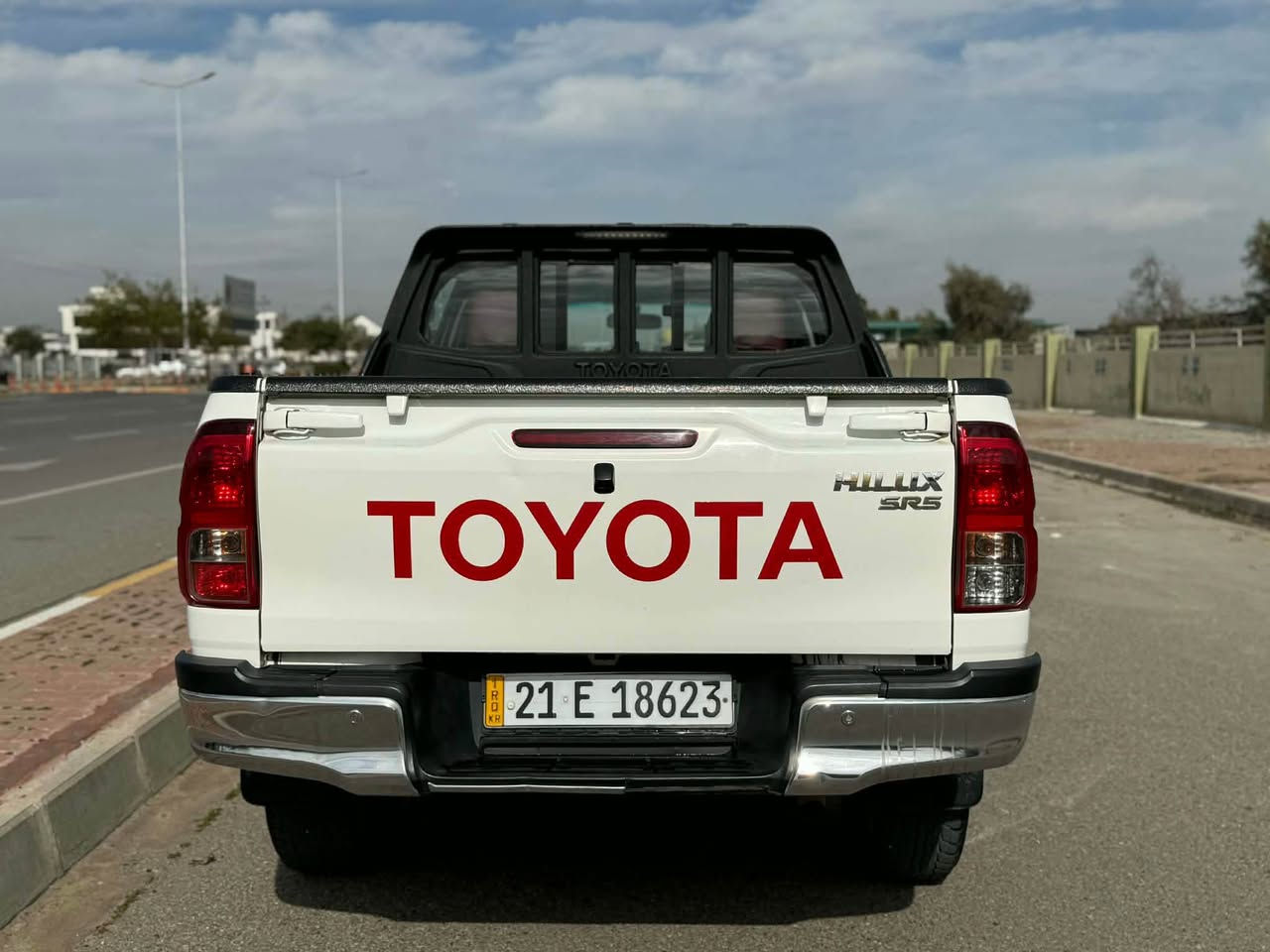 سلام عليكم تويوتا موديل 2018
سيار بدون صبغ  كير اوتماتيك 
رقم سنويه كل جديد 
كير محرك شرط ما مفتوح 
لاصرف لا بخار لا صوت 
تايرات صدر كهرباي كل جديد 
تحويل غرامه شرط مكان كركوك 
سعره 280بي مجال شوي 
*********** كركوك, العراق
