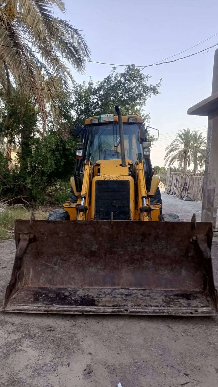 جي سي بي 
موديل 2000 مكينه عادي 
كير عادي 
رقم مشروع وطني بصرة بأسمي
السعر 135
المكان السماوة
للعلم المكينه حاليا بالعمل بيه تلحيضات بسيطه 
***********
