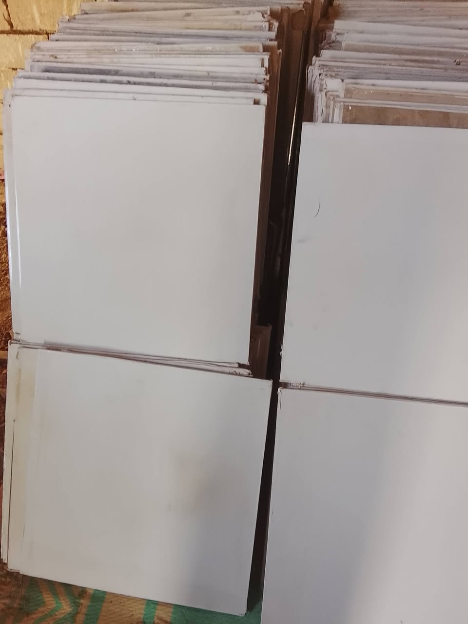 سقف ثانوي للبيع لون واحد مكان ناصريه طريق السفينه ***********
