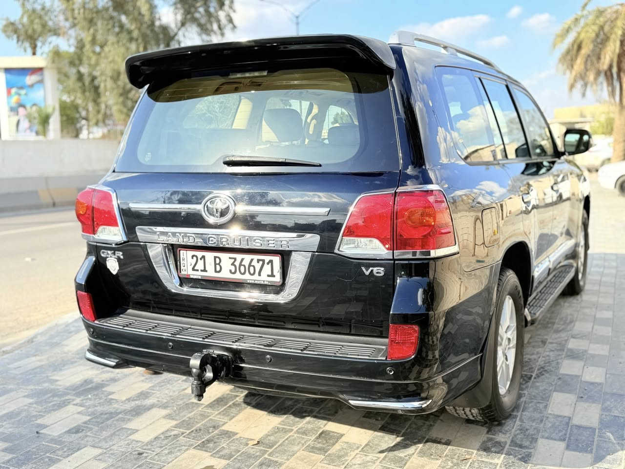 السلام عليكم تيوتا لاندكروز 2013 بريم اصل رقم سليمانيه بأسمي صار 5 سنوات عندي ماشيه 165 الف كيلو حقيقي 
مكفوله من الضرر والصبغ والرصعات جديده جدا 
ميحتاج اذكر مواصفات البريم معروف السياره أدامه كامله من صدر امامي خلفي من بلكات اصلي شركه وفيت بم هم اصلي 
مؤسسه جاهزه من كلشي مكان السياره بغداد رايدها ب340 ورقه للاتصال
مكان السياره بغداد العطيفيه قرب جامع براثا 
***********
