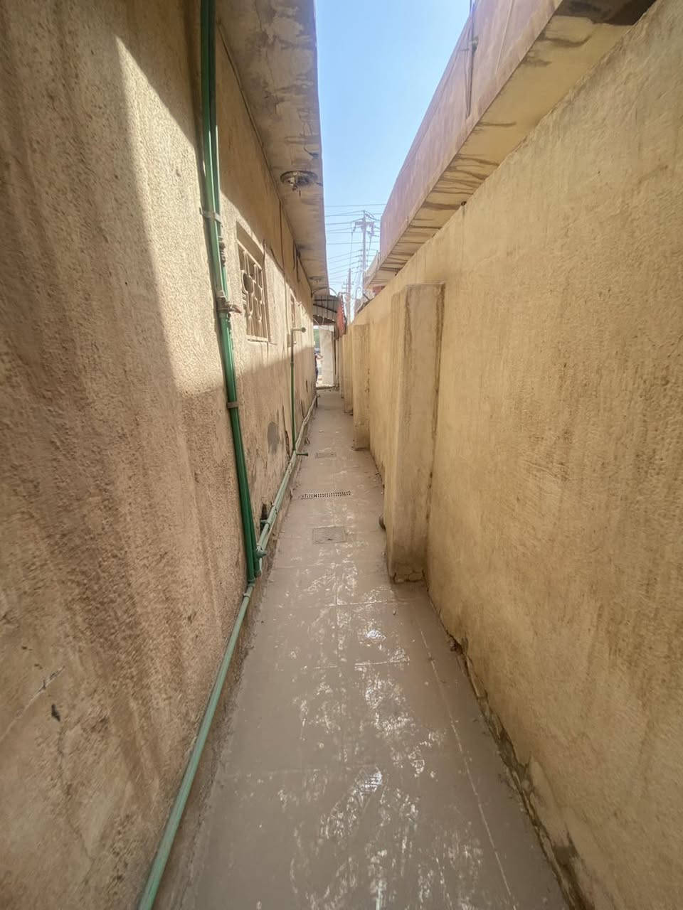🏘️ / دار للايجار مسـاحه (٢٥٠)م طابو (صـرف )          

بناء نظيف جدا 🏡
1️⃣ الطابق الاول / غرفه نوم .مطبخ. مجمع صحيات  . هول   . استقبال .طارمه 

2️⃣ الطابق الثاني / غرفه نوم 

📍 الموقع / خلف كراج الموحد _ شارع ام البنين موقع ممتاز 
                             

للأستفسار ☎️: (***********)
:(*********** )
