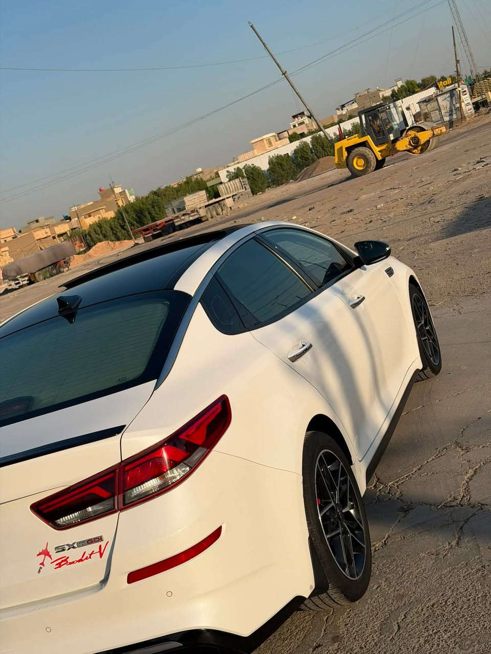 السلام عليكم
اوبتما 2020 
فول 1/1 اعلى فئه بالاوبتما
سياره جديده جدا داخل وخارج
ومحافظ عليها كلش ومغلف الجام عازل حراري وكاعيه جلد وكلش هواي صارف عليها
صارلها عدي 4 سنوات ماحط غير بس بانزين 
رقم بغداد باسمي 
كير مكينه كله مكفول حتى الكشر خارجي مكفول من كلشي 
بيها دعاميه اماميه مصبوغه وربع بنيد شرط بدون فتح
ولا ايرباك ولا شواصي ولا لغود تجي تشوف سياره اذا غير كلامي اني ادفع السونار 
مكاني حي الخضراء 
السعر ١٦٠ وبيها مجال
رقمي ***********

