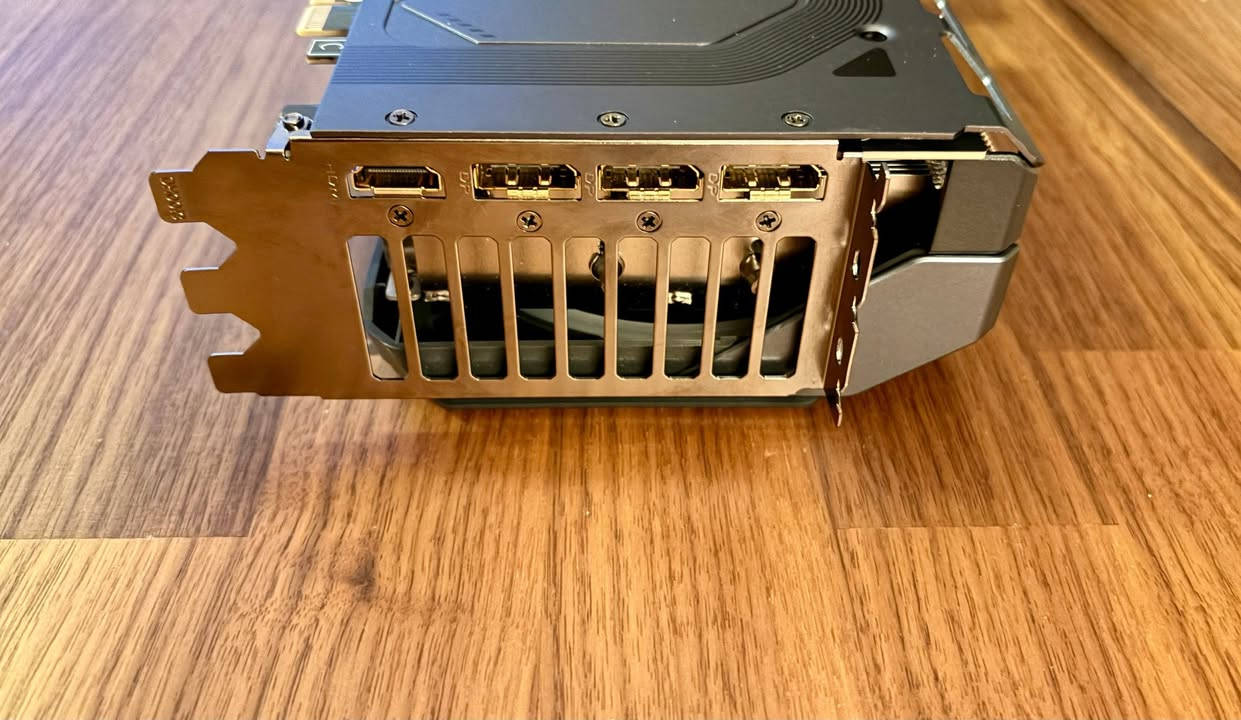 للبيع كارت
Gigabyte Gaming OC 5070 Ti
بحالة ممتازة مع كافة المحتويات 
وصل الشراء موجود
ضمان 3 سنوات 
السعر مليون و500 وبي مجال للطيبين
المكان اربيل

تحياتي للجميع


**إذا كنت صاحب هذا الإعلان وتريد حذفه لأي سبب، رجاءا أرسل رسالة إلى الدعم الفني**