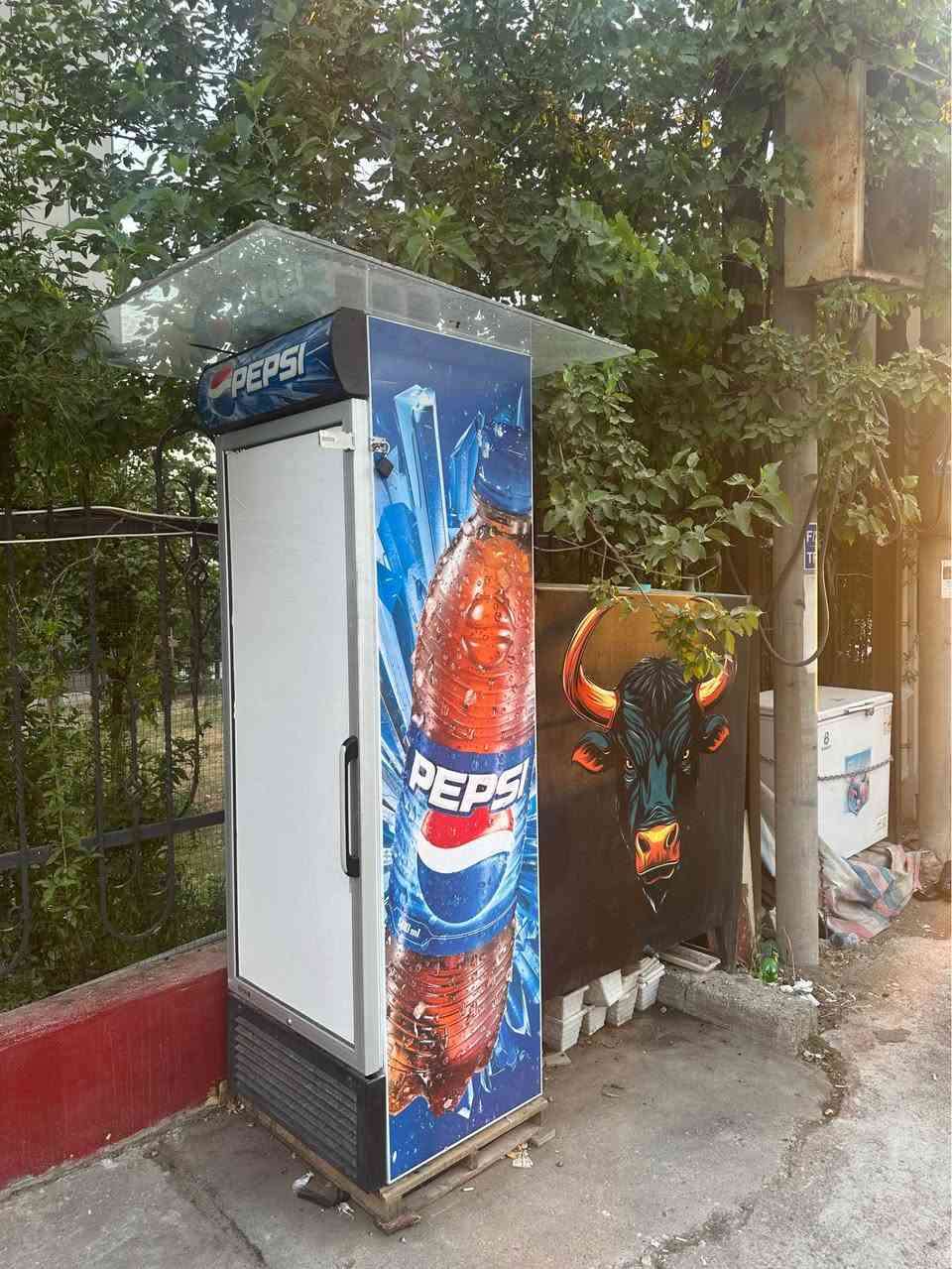 کۆشکی بەرگر 

بزنسێکی حازر و بزر بۆ فرۆشتن لەسەر جادەیەکی بەناوبانگی قەرەباڵغ بە کامل ئەشیاوە 
ئەم کۆشکە لە هیچی نەقس نیەو لەسەر ئیشەو بازار و موشتەری بەردەوامی هەیە بە کامل ئەشیاوە بۆ فرۆشتن 
گڕێل 
جیهازی سورکردنەوە 
بەرادێکی گەورە
مجەمیدە
دوو سەلاجەی بچوک
٤ مێز و کورسی 
دوو چادر 
مێزێکی بچووک بۆ شتێک بتەوێ ئیزافەی بکەی 
کامل تەرتیباتی بۆ کراوە بۆ هەبوونی ئاوی بەردەوام 
هەبوونی پەیجێکی  فوول ئەکتیڤ و بەقوەت 
بێ کەم و کورتیە و لە زەلامێکی کاسبی کەمە 
تکایە ئەگەر کریار نیت پەیوەندی مەکە یان نامەنە مەنێرە 
لە خزمەتاناین 

*********** السليمانية, العراق
