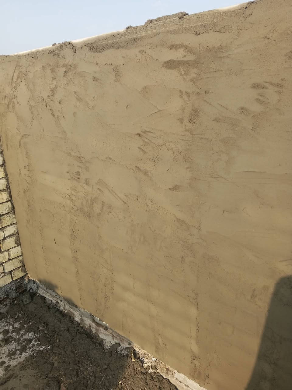 عرض البناء الاقوى في بغداد حصرا لدى 
الوليد للبناء والترميم ..😍😍

سعر المتر تسليم مفتاح(400)👌

سعر المتر هيكل (200)👌

‎دايخ شلون راح تبني بيتك ؟؟ 😓
‎محتار شلون راح تلكي مواصفات بسعر مناسب ؟؟ 😥😥
                           ‎متعرف شلون راح يكمل بيتك ؟؟ 
‎لا تدوخ  و لا ينشغل بالك ... مكتب الوليد راح يجمعلك السعر و الجودة و السرعة بالانجاز ..
 كل هذا  ..
                 بسعر المتر المربع ب(400)الف 👌

                 بسعر المتر هيكل ب(200)ألف 👌
                  (عرض خاص ولفتره محدوده )

                                                                                           
                                     
 للمتر المربع الواحد فقط ذرعة سقوف .. يعني المناور و الستارة و السياج الخارجي و الكراج مجانا مجانا .. 😍😍

‎وفق المواصفات الانشائية التالية :-

‎1-تهيئة الارض و حفرها بعمق (15) سم عن مستوى الارض و فرش طبقة من السبيس الخالي من الشوتئب و الجلمود عند الحاجة و حدل الارض بحادلة 20 طن للوصول الى المستوى المطلوب.
‎2-رش الارض بالمبيد الحشري الجرثومي عالي الفعالية مع فرش طبقة من النايلون الزراعي.
‎3-تأسيس شبكة مجاري (4)انج الامل الشريف او  مصري مسلح ثلاث طبقات. او البركة 
‎4-قالب الخشب و تسليح نشر حصيرتين حديد بنشر 30سم مع اضافة جسور بابعاد اتاري 25)سم ناجح بالفحص و باقطار حديد نصف انج مع شيش قياس 5 نوع عراقي f.f .
‎5-صب الاساس باسمنت مقاوم خلطة c30 بارتفاع 40سم للرفت.
‎6-صب البتلو مع اضافة مواد عازلة للرطوبة.
‎7-البناء يكون بالطابوق الابيض الجمهوري.
‎8-صب الاسقف نشر 30سم مع جسور بارتفاع 30سم و مواصفات الطابق الثاني و البيتونة نفس القياسات المذكورة.
‎9-تأسيس شبكة الماء مسلح درجة اولى تركي.
‎10-تأسيس الكهرباء نوع سيمنز العقبة الاردني.
‎11-تطبيك الارضية الكاشي  او بورسلين بسعر اقصاه 15 الف دينار للمتر.
‎12-تطبيك الحمامات و المطابخ بالسيراميك الهندي او الاسباني بسعر اقصاه 13 الف دينار للمتر.
‎13-عمل الجص و البورك بمساطر بقياسات 90 سم و البورك نوع غزال او مالج.
‎14-الواجهة مرمر و بورسلين بنسبة 50% من كامل الواجهة بدون اي اضافة بالاسعار.
‎15-ديكورات جبسوم بورد للصالة فقط.
‎16-الانارة نوع سعودي او اماراتي بضمان 5 سنوات و الميزانية نوع (اي بي بي ) سويسري ضمان 25 سنة.
‎17-الفتنكات الصحية و الاثاث للصحيات نوع تركي درجة اولى.
‎18-لبخ المناور و الجدران الداخلية و الستارة للسطح مع النثر.
‎19-بايات الدرج كرانيت درجة ثانية او بورسلين حسب اختيار الزبون.
‎20-فريمات حديد لجميع الشبابيك .
‎21-محجر الدرج المنيوم تركي .
‎22-الابواب الداخلية تركية بقياس 210سم .
‎23-الشبابيك حديد او المنيوم مع زجاج بقياس 6ملم و ابواب المداخل حديد.
‎24-باب الاستقبال قاصة تركي المنشأ مع كيلونات ايطالية بضمان 20سنة من شركة عالمية
‎25-السطح شتايكر مع فلين بسمك 3سم مع زميج مع عازل رطوبة.
‎26-تجهيز سخان سعة 120لتر مع تجهيز تانكي ماء سعة 1000لتر مع بوستر مع مضخة ماء درجة اولى.
‎27-باب السياج الخارجي حديد درجة اولى.
‎28-شبكة معالجة ارضة مع شبكة خطوط كامرات مع انترنيت .
‎29-طلاء الوحدة السكنية بطلاء بلاستيكي نوع ديلوكس او ناشونال او برجر.

‎ ملاحظة :- العمل نقدا فقط و على دفعات خلال وحسب الانجازالعمل  
ملاحضه .. هذا الاسعار لاتشمل الزراعي .. لكون طابع العمل في الزراعي معروف
.
   اي استفسار خاص 

  الاتصال على الرقم او وات ساب
***********
@الجميع
