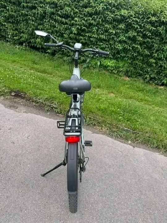 E-Bike للبيع بحالة ممتازة 

الموديل Cube Kathmandu Hybrid Pro 625
350€
السرعة القصوى: 25 كم/ساعة
موديل سنة 2021
مقاس 54
موتور Bosch 85 NM
البطارية كبيرة Bosch 625 W
الدواليب فيهن طبقتين حماية 
مركب عليها قفل Abus ثابت 
١٠ غيارات
فرامات هيدروليك 
شحنة الوحدة بتمشي 160 km

من فترة نعملها Service وتغير زيت الفرامل و الكوليات و نعمل تحديث لنظام

سعر 350 يورو قابل لتفاوض شوي مو اكتر
350€
E-Bike بحالة ممتازة ونوعها كتير ممتاز
الشحن متاح 
راسلني على واتساب إذا كنت مهتماً
+4915216636203
أرد فقط عبر واتساب:
015216636203


**إذا كنت صاحب هذا الإعلان وتريد حذفه لأي سبب، رجاءا أرسل رسالة إلى الدعم الفني**