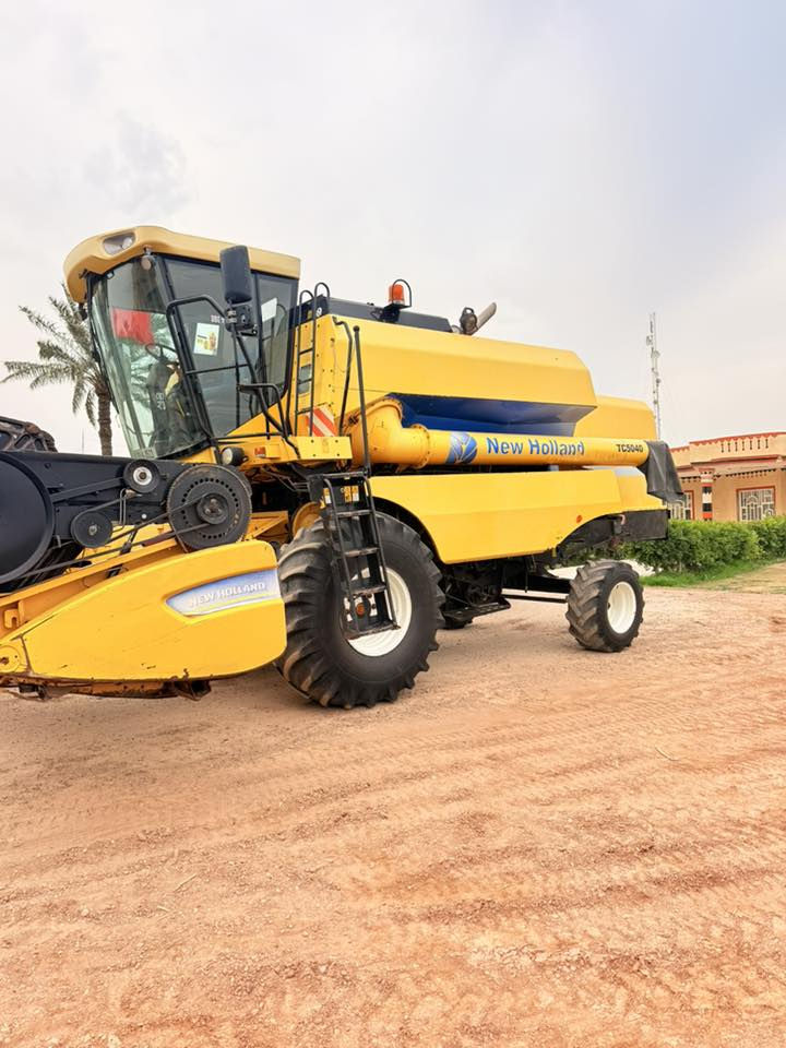 سلام عليكم
حاصده للبيع  موديل2014

قايش 5040

حاصده مكفوله كفاله عامه

لا ستفسار نتصل ‭0782 831 5756‬
