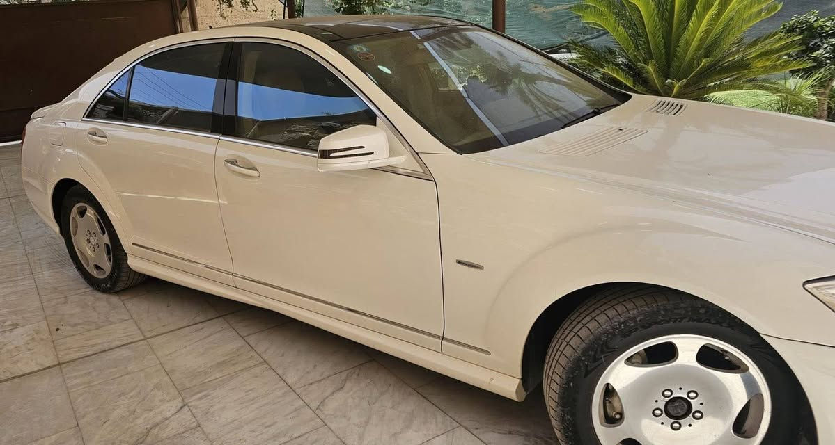 مارسيدس s500 موديل 2010
خليجي
رقم صلاح الدين الرقم الجديد 
تحويل ثاني يوم
السياره مكفوله حادث فقط باب سكن امامي بي كلير 
فول فول مواصفات
بالوراما
اربع كشانه تادفئه وتبريد 
ابواب شفط
برتات كهرباء 
إضائه داخليه متغيره
جنطه شفط
تلفون خلفي 
مقاعد خلفيه منفصله 
ثلاجه خلفيه 
تبريد خلفي منفصل 
شاشه خلفيه عدد اثنين 
رادار 
كامره خلفيه
تحكم اربع اكشانه 
وتكدر تتحكم بلكشن الكدام من الكشن الخلفي
ثلاثه وضعيات قياده
شفتات ستيرن 
وبعد بيها مواصفات
رقم صاحب السياره 
***********
سعر السيارة ($ 220 )
