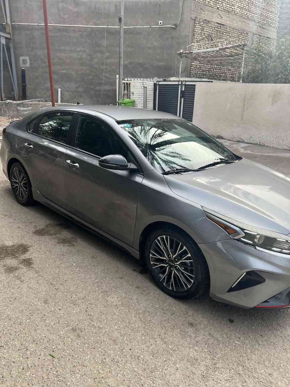 سلام عليكم ... كيا فورتي موديل 2024 جيتي لاين فول بدون فتحة رقم بغداد باسمي تحويل مباشر حادثها بنيد مبدل فقط و بيها بارد لغد شاصي مكفول ماشية ١٨ ميل  صور الحادث مرفقة بيها مواصفات 
بصمة تشغيل عن بعد 
اوتو هولد / هاند بريك بصمة 
رادارات 360 امامي خلفي جانبي 
كشن جلد حضن 
حساس تاير منفصل / شاشة جبيرة / كامرة خلفية تبريد بيانو و باقي الموصفات المعروفة 
مكان السيارة بغداد شارع فلسطين رالشعر المطلوب 16600يعني 166 ورقة بيها مجال للاستفسار ***********
