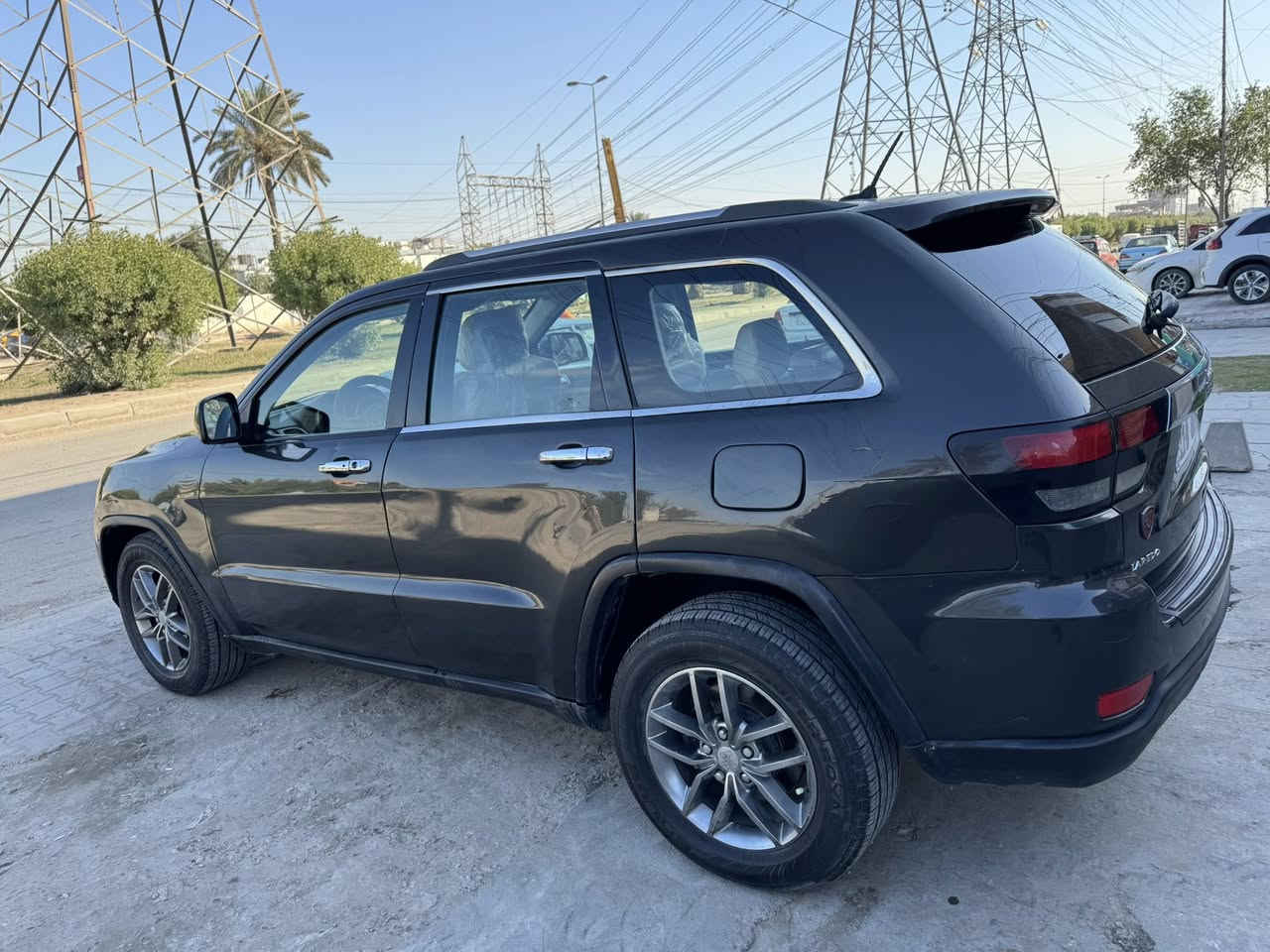 السلام عليكم
جيب 2011 امريكي 
السعر 145 وبيها مجال 
6 سلندر 3600 
كير ومحرك خير من الله 
السيارة جاهزة لايت زنون 
صدر تبريد ثلج 
مواصفات 
شاشة كامرة 
كشن كهرباء 
لون فيلي 
فول تحكم ستيرن 
ماشية 150 الف مايل 
بدون ايرباك 
بيها صبغ صفحة وبنيد 
سونار موجود 
***********
