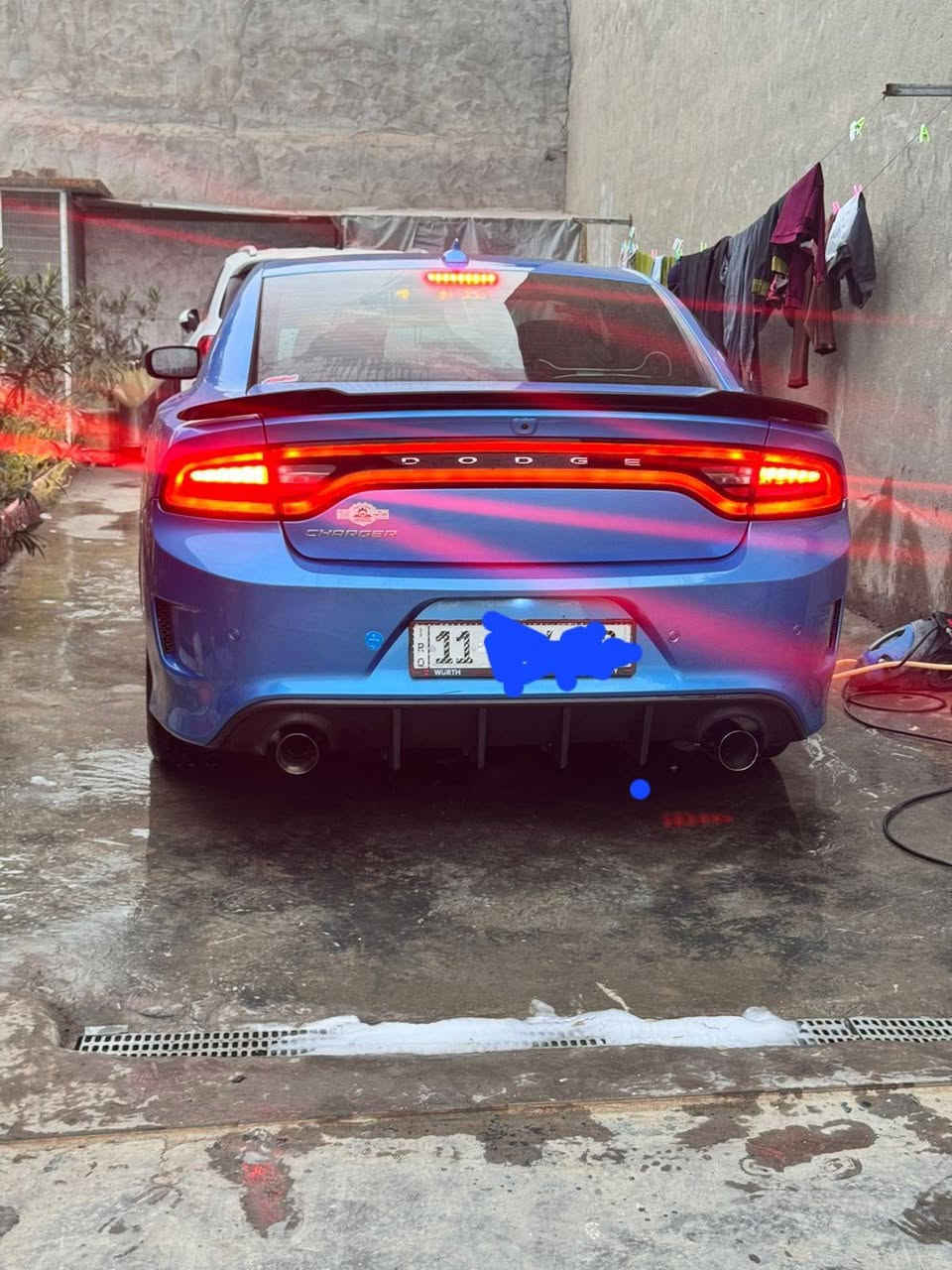 سلام عليكم /   للبيع  
‏دوج جارجر 2023 لون ازرك  تو ويل sxt 
‏تبديل قطعتين وصبغ  بنيد وجاملق
‏فوول عدا الفتحة
‏السعر 235 ورقة و بيها مجال بسيط
‏ v6 محرك ستة سلندر 3.6 
‏مواصفاتها : 
‏١- بصمة تشغيل و تشغيل عن بعد 
‏٢- شاشة جبيرة و كامرة 
‏٣- لايت أمامي زنون
‏٥- كرسي السايق كهرباء 
‏و باقي المواصفات المعروفة + حجر البيئة البلاد موجود
‏عليها ادامة كاملة و لا كلوب مشتغل بالدشبول
‏عبوة كاملة فيول بم جديد / تايرات جديدة / منظومة احتراق بالكامل 
‏تبريدها ثلج الحمدلله 
‏ماشية ٨ ألف 
‏حادث السيارة جاملق وشويه بلغد  براكيت سستم 
 جديدة بأسمنا تحويل ثاني يوم 
‏مكاني بغداد / العماريه 
‏الرقم نتصل وسهله /***********
