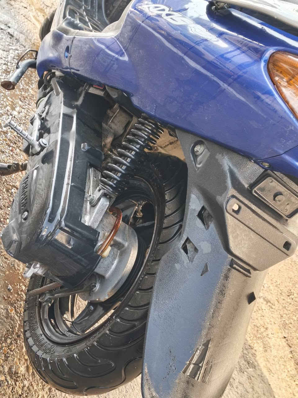 السلام عليكم للبيع دراجة اكزز العنوان بغداد للاستفسار لاتصال ***********
