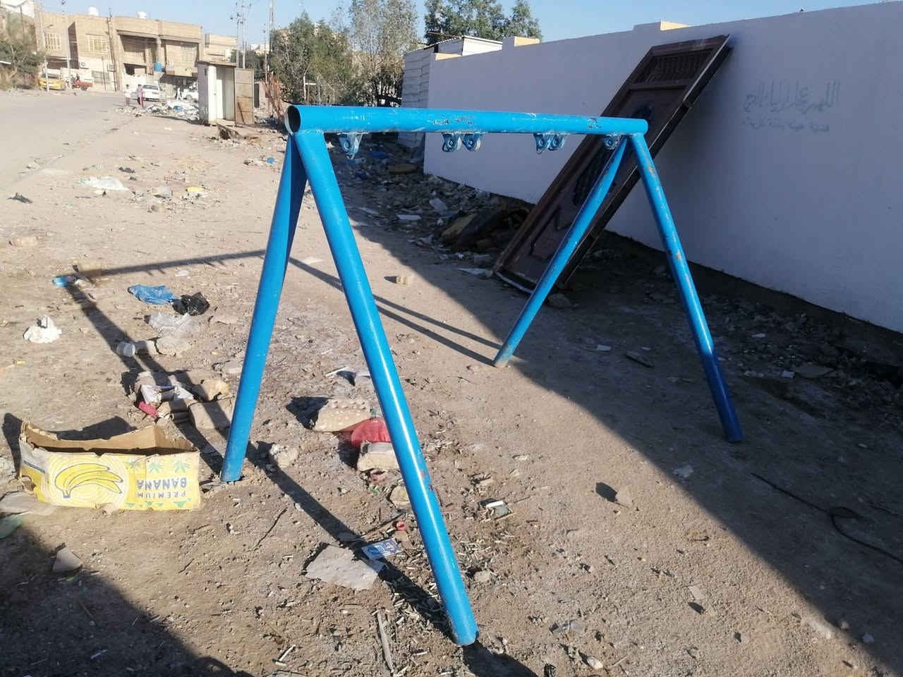 مراجيح ثنين وشجره وكاونتر لبيع خشب تركي صاج عوزه ترتيب قليل نتصال *********** و تراسل
