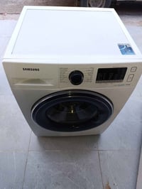 غسالة سامسونج • ٨ كيلو • نظيفة