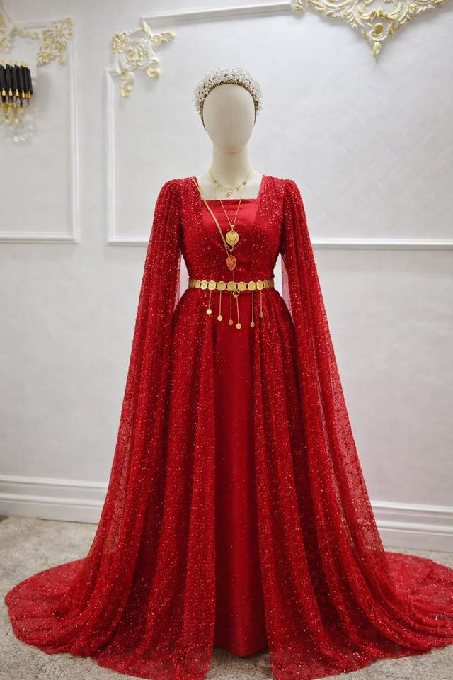 فساتين للبيع ملبوسات مره وحده نضيفات كلش الردان الأحمر اقصر شويه الأبيض الردان اطول سويتها بل ذكاء حته منبين اي استفسار خاص***********
